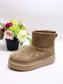 * BARDZO WYSOKA JAKOŚĆ WYKONANIA *