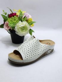 (39-43/8P) Klapki na koturnie