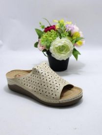 (39-43/8P) Klapki na koturnie