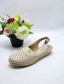 (39-43/8P)_Sandały na koturnie 