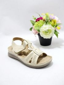 (41-44/8P)_Sandały na koturnie 