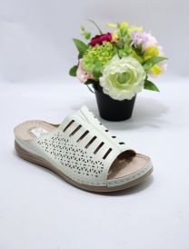 (39-43/8P) Klapki na koturnie