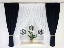 Zestaw dekoracyjny z zasłonami welurowymi, ozdobiony ażurowymi zawieszkami (Wymiary firany   155x400 cm-Wymiary zasłon (2szt.) 160x150cm/6szt)