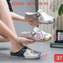 Klapki zakryte palce damskie(36-42/12P)